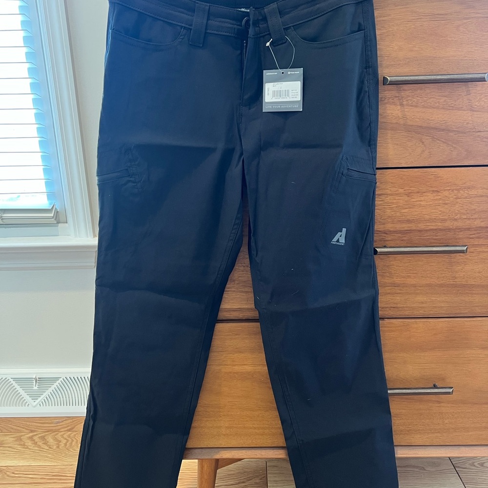 Eddie Bauer Women’s Guide Pant in black